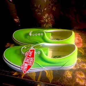 Vans NWT LIME GREEN size Women 8.5 size Men 7.0